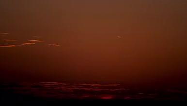 4K冬天日出红色的天空视频的预览图